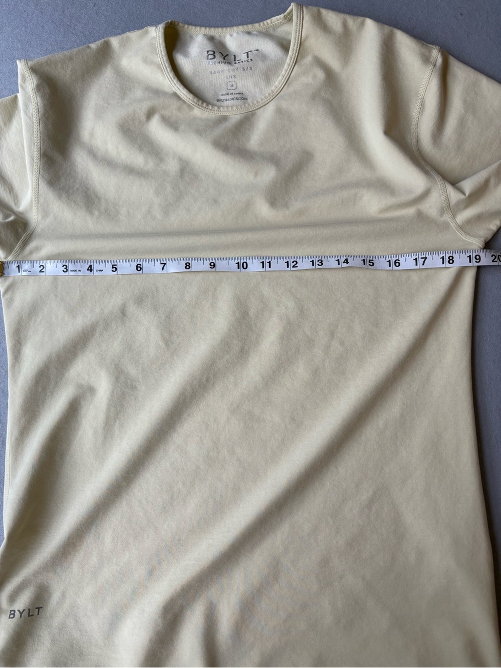 BYLT Drop Cut Lux Short Sleeve Curve Hem Crew Tee in Sage Yellow Sz M Athleisure - Picture 5 of 7